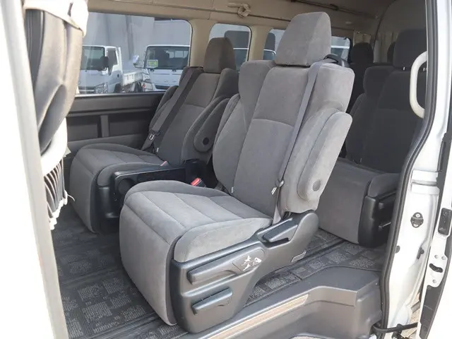 トヨタ ハイエース CBA-TRH229W(4WD)の写真26