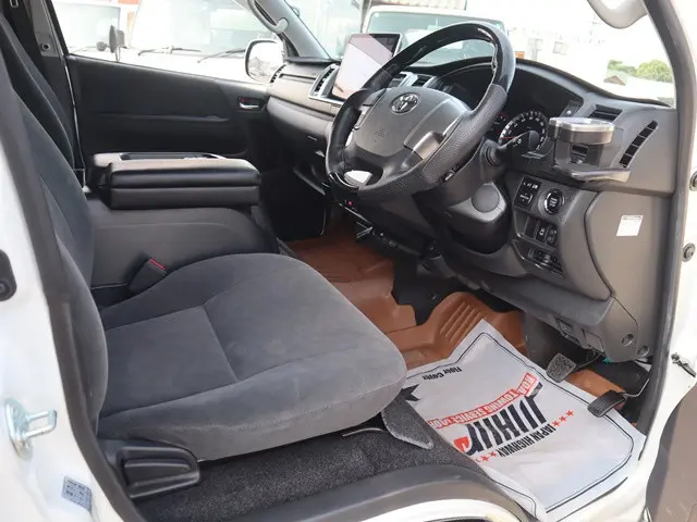 トヨタ ハイエース CBA-TRH229W(4WD)の写真31