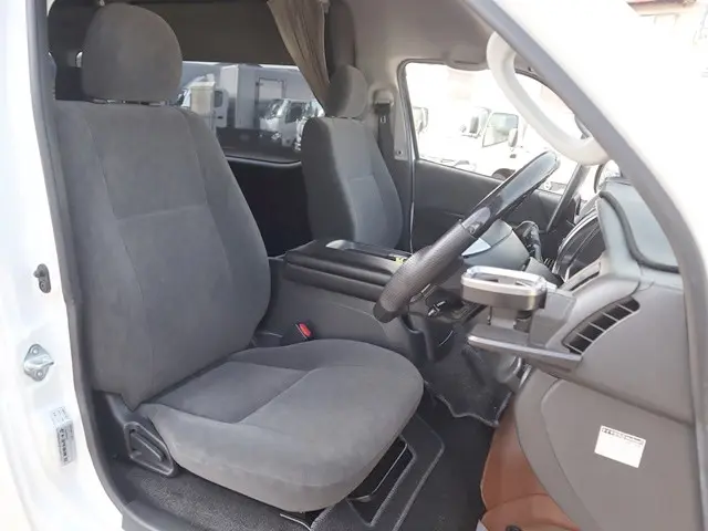 トヨタ ハイエース CBA-TRH229W(4WD)の写真32