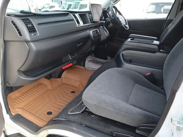 トヨタ ハイエース CBA-TRH229W(4WD)の写真33