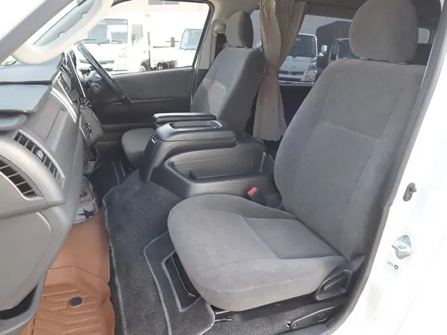 トヨタ ハイエース CBA-TRH229W(4WD)の写真34