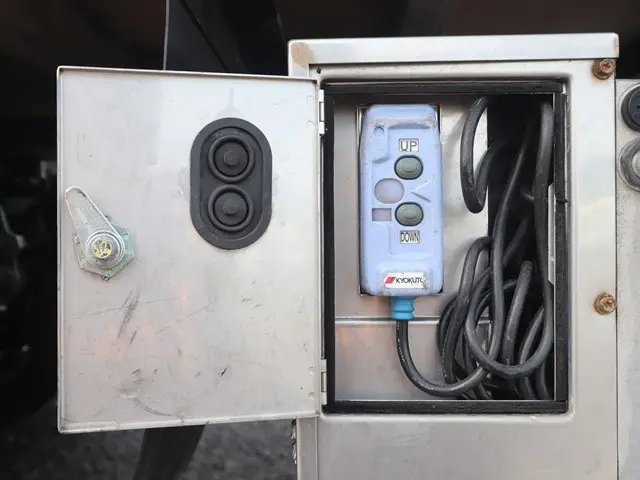 三菱 キャンター TPG-FEB50(2WD)の写真15