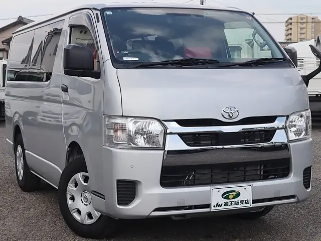 トヨタ ハイエースバン 3BF-TRH200V(2WD)の写真4