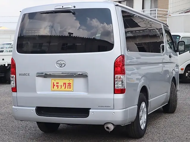 トヨタ ハイエースバン 3BF-TRH200V(2WD)の写真5