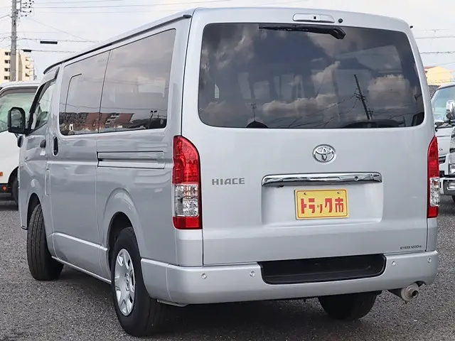 トヨタ ハイエースバン 3BF-TRH200V(2WD)の写真7