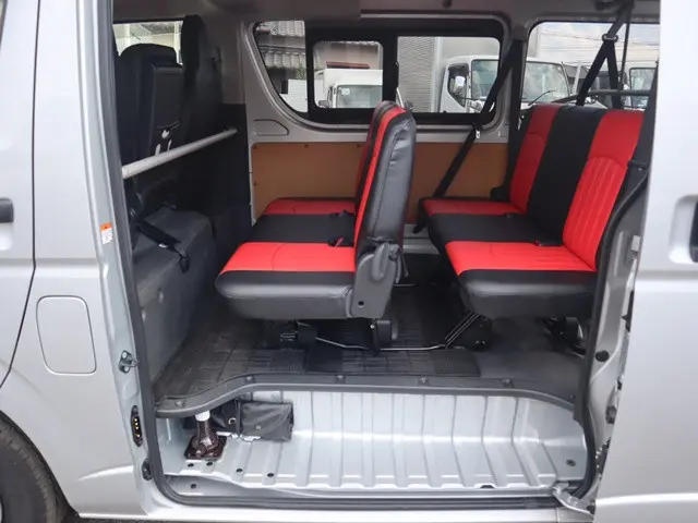 トヨタ ハイエースバン 3BF-TRH200V(2WD)の写真15