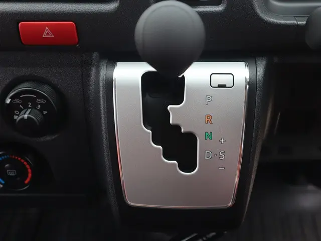 トヨタ ハイエースバン 3BF-TRH200V(2WD)の写真40