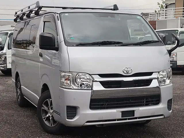 トヨタ ハイエースバン QDF-GDH201V(2WD)の写真2