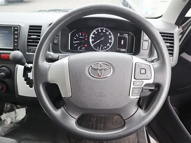 トヨタ ハイエースバン QDF-GDH201V(2WD)の写真4