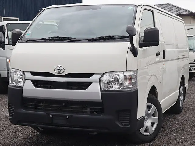 トヨタ ハイエースバン 3DF-GDH201V(2WD)の写真1