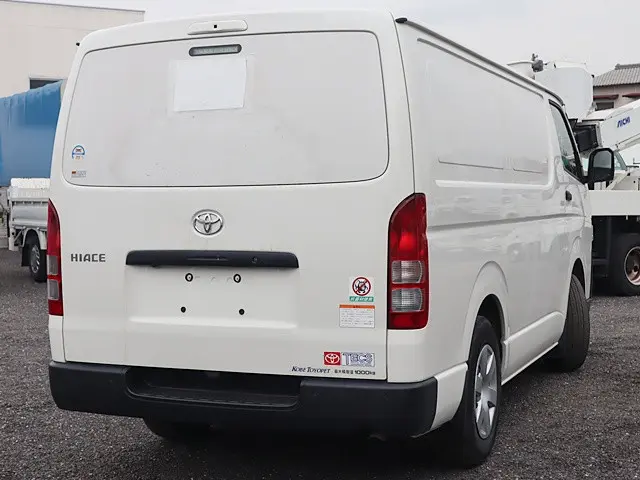 トヨタ ハイエースバン 3DF-GDH201V(2WD)の写真3