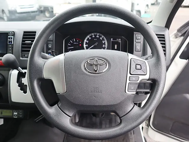 トヨタ ハイエースバン 3DF-GDH201V(2WD)の写真4