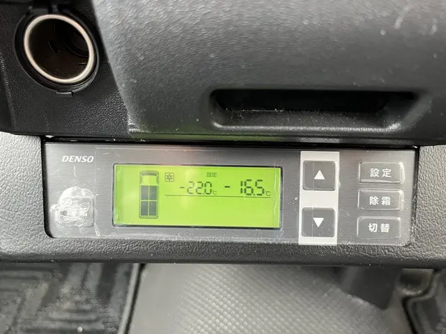 トヨタ ハイエースバン 3DF-GDH201V(2WD)の写真5