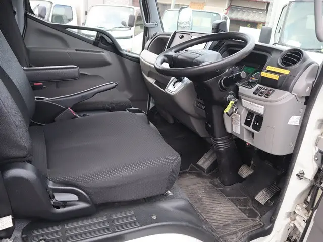 三菱 キャンター TPG-FBA20(2WD)の写真32