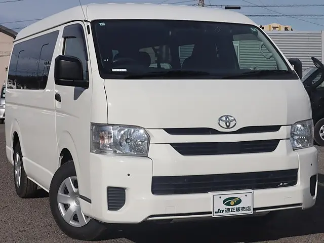トヨタ ハイエース 3BA-TRH214W(2WD)の写真4
