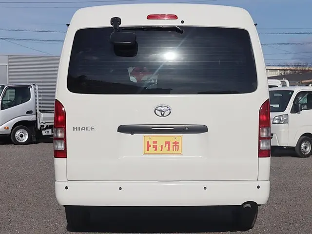 トヨタ ハイエース 3BA-TRH214W(2WD)の写真6