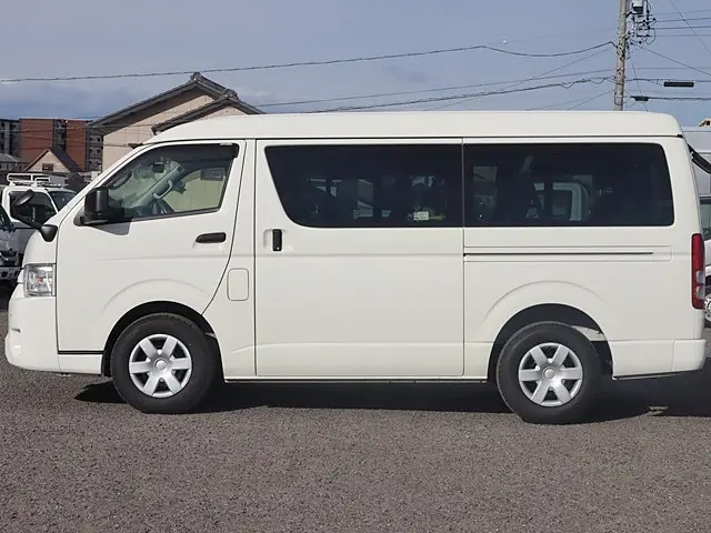 トヨタ ハイエース 3BA-TRH214W(2WD)の写真9
