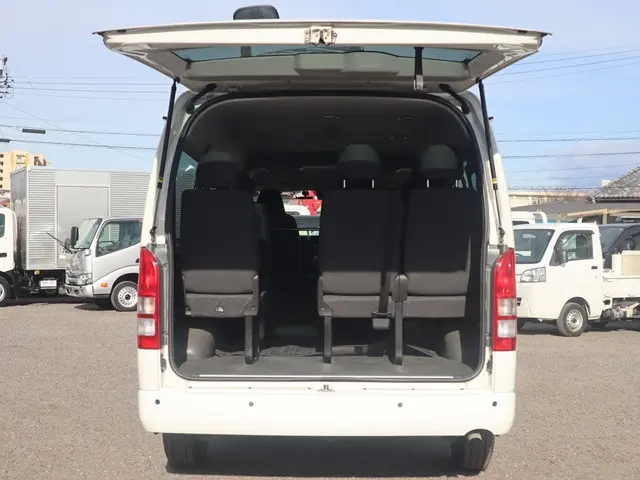 トヨタ ハイエース 3BA-TRH214W(2WD)の写真11