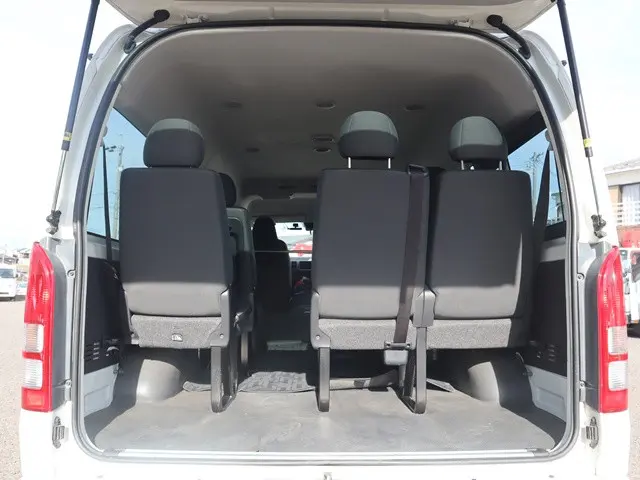 トヨタ ハイエース 3BA-TRH214W(2WD)の写真12