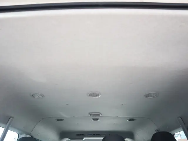 トヨタ ハイエース 3BA-TRH214W(2WD)の写真13