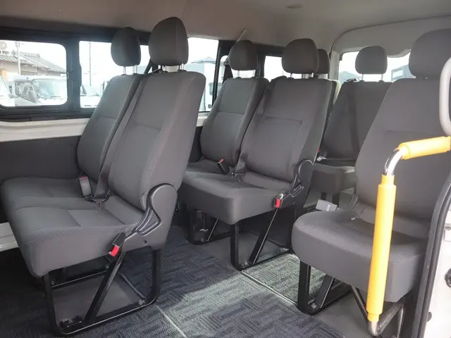 トヨタ ハイエース 3BA-TRH214W(2WD)の写真14