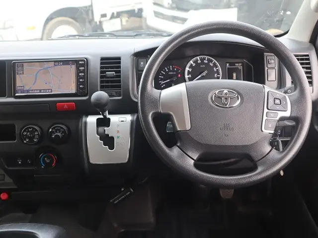 トヨタ ハイエース 3BA-TRH214W(2WD)の写真35