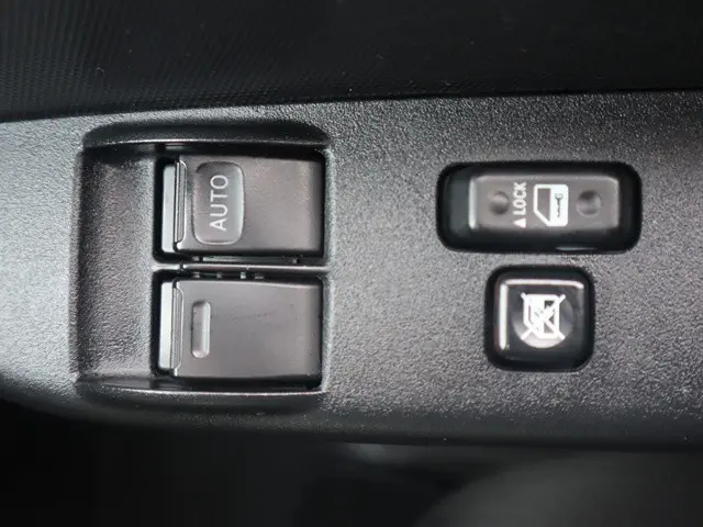 トヨタ ハイエース 3BA-TRH214W(2WD)の写真41