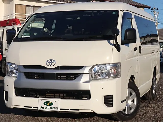 トヨタ ハイエース 3BA-TRH214W(2WD)の写真2