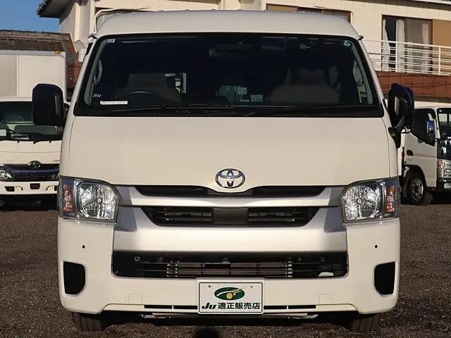 トヨタ ハイエース 3BA-TRH214W(2WD)の写真3