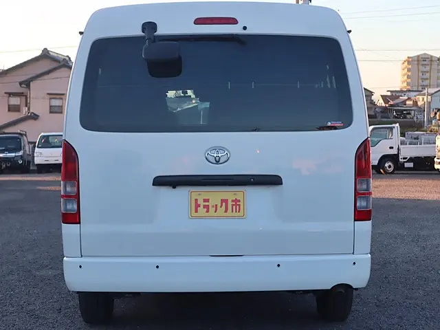 トヨタ ハイエース 3BA-TRH214W(2WD)の写真6