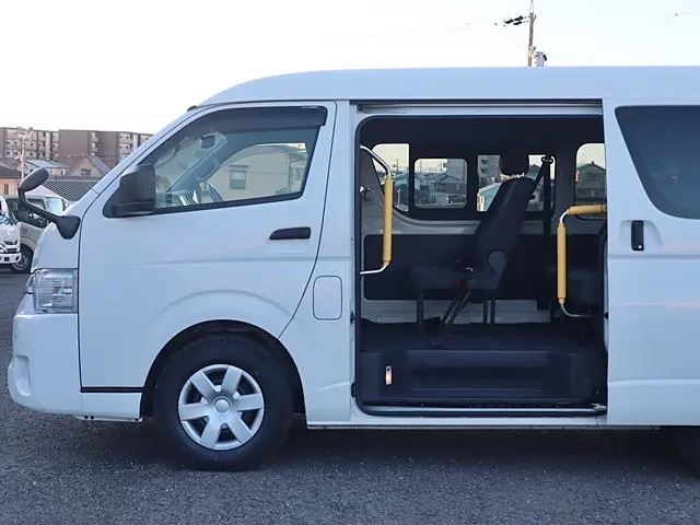 トヨタ ハイエース 3BA-TRH214W(2WD)の写真10