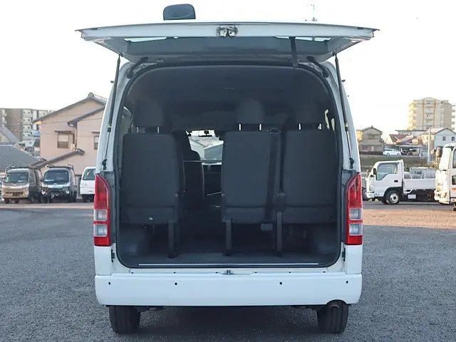 トヨタ ハイエース 3BA-TRH214W(2WD)の写真11