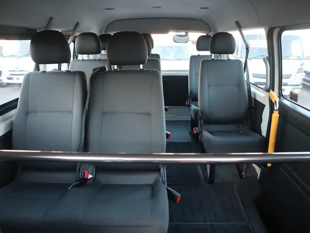 トヨタ ハイエース 3BA-TRH214W(2WD)の写真13