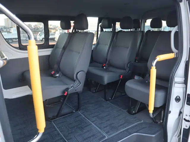 トヨタ ハイエース 3BA-TRH214W(2WD)の写真14