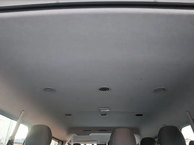 トヨタ ハイエース 3BA-TRH214W(2WD)の写真15
