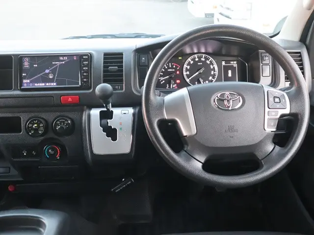 トヨタ ハイエース 3BA-TRH214W(2WD)の写真35
