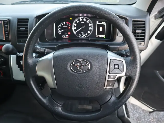 トヨタ ハイエース 3BA-TRH214W(2WD)の写真36