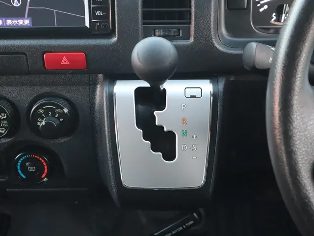 トヨタ ハイエース 3BA-TRH214W(2WD)の写真37