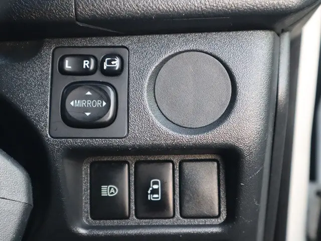 トヨタ ハイエース 3BA-TRH214W(2WD)の写真39