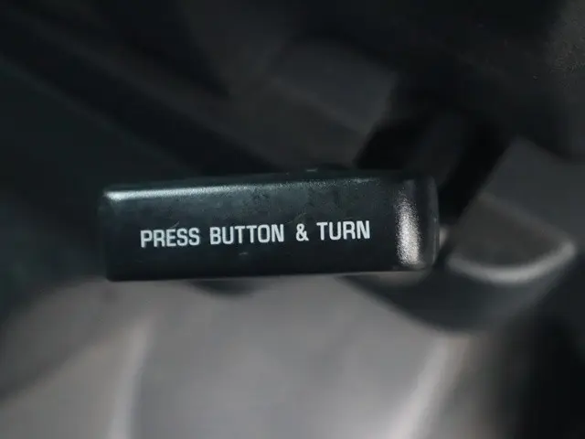 トヨタ ハイエース 3BA-TRH214W(2WD)の写真40