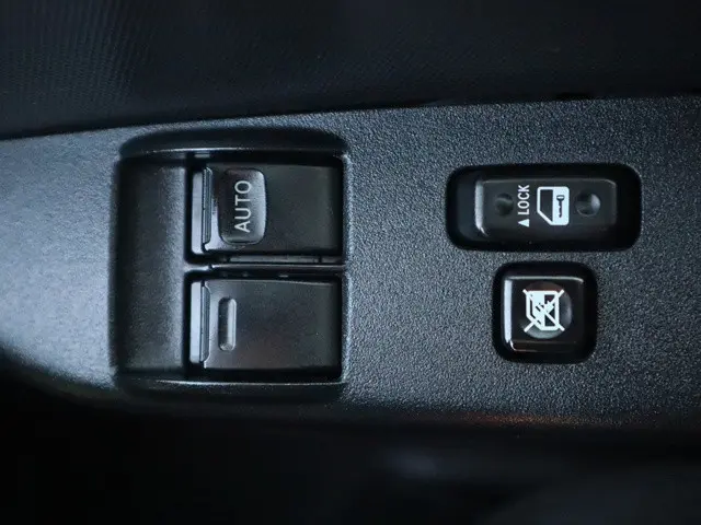 トヨタ ハイエース 3BA-TRH214W(2WD)の写真41