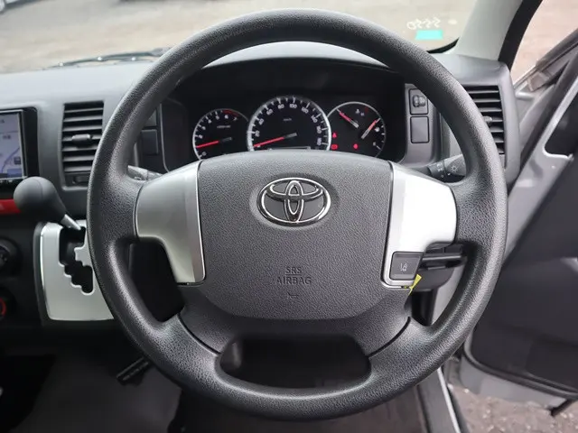 トヨタ ハイエース CBA-TRH214W(2WD)の写真4