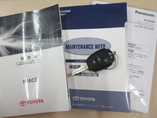 トヨタ ハイエース CBA-TRH214W(2WD)の写真5