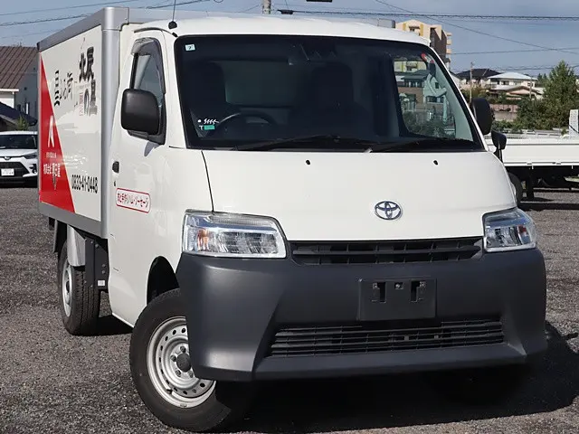 トヨタ タウンエーストラック 5BF-S403U(2WD)の写真2