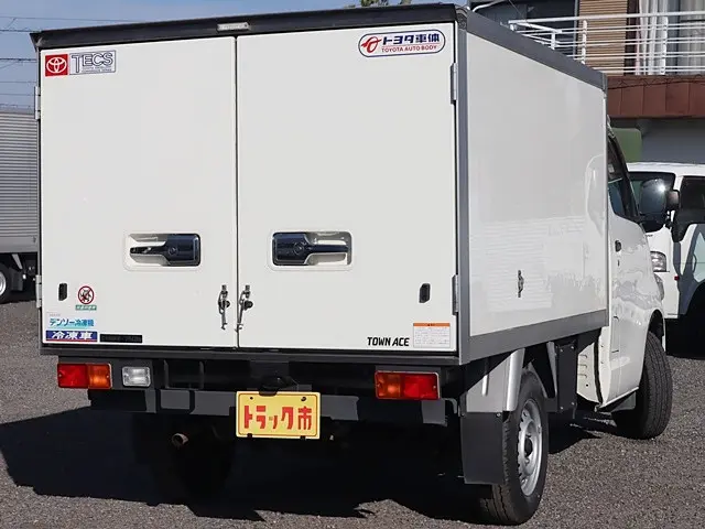 トヨタ タウンエーストラック 5BF-S403U(2WD)の写真5