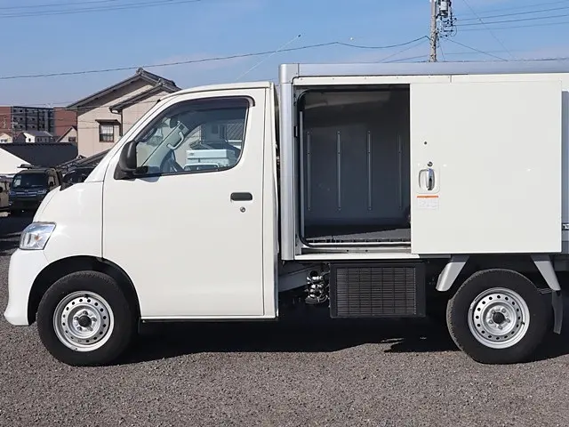 トヨタ タウンエーストラック 5BF-S403U(2WD)の写真10