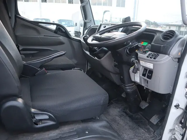 三菱 キャンター 2RG-FBA20の写真31