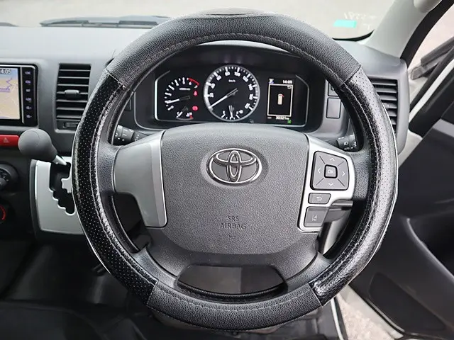 トヨタ ハイエース 3BA-TRH214W(2WD)の写真4