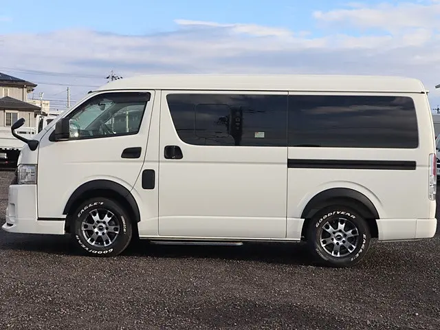 トヨタ ハイエース 3BA-TRH214W(2WD)の写真9