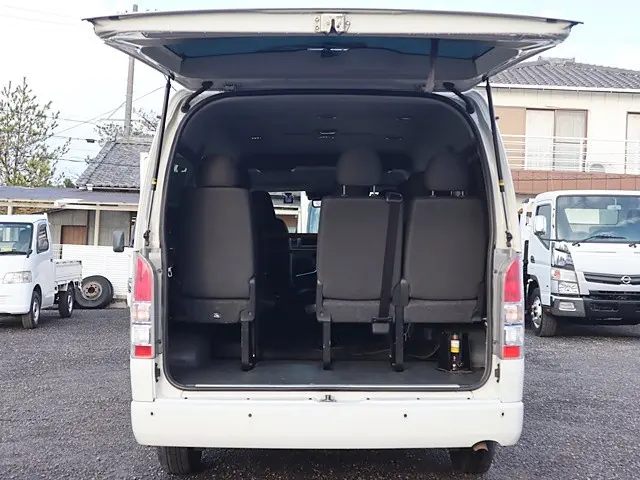 トヨタ ハイエース 3BA-TRH214W(2WD)の写真11